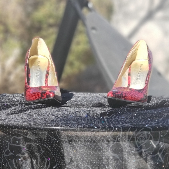Red/Black Snake Skin Pointed Heels - Picture 7 of 13